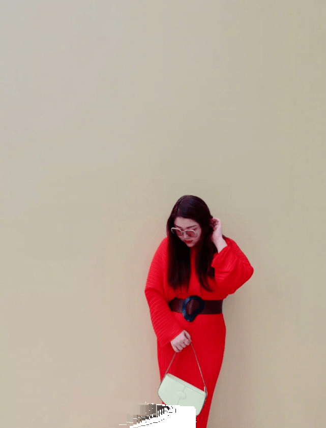 手镯|章泽天重回时尚界与众女星比美，戴八万元手镯晒豪宅客厅尽显奢华