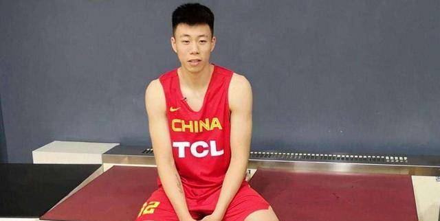 中国男篮集结!杜锋"花式"亮相,年仅25岁的吴冠希已成大哥