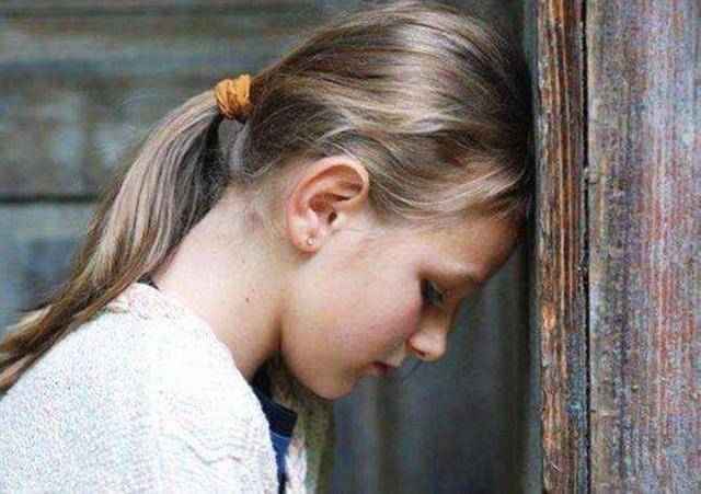 孩子|出现了这8个征兆，说明孩子内心很自卑，家长及时引导很关键