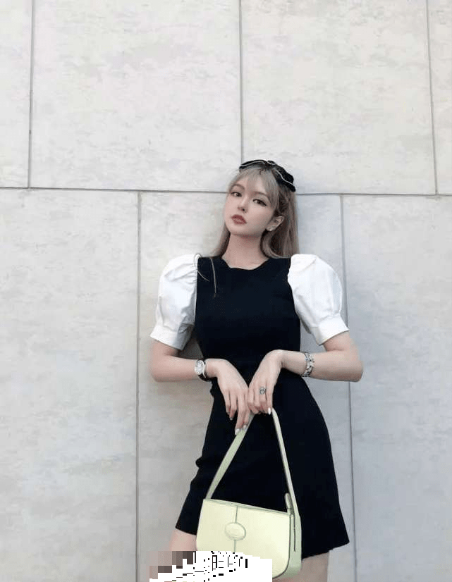 手镯|章泽天重回时尚界与众女星比美，戴八万元手镯晒豪宅客厅尽显奢华