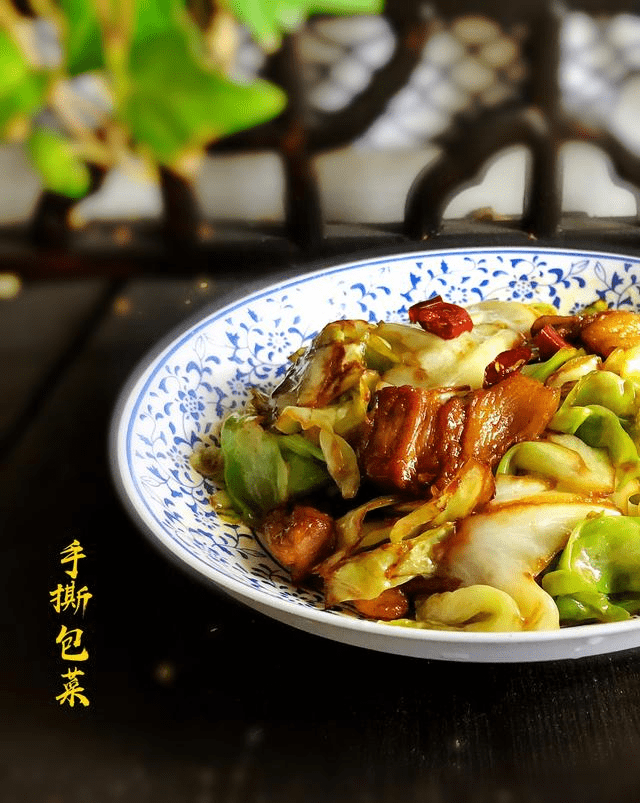 手撕包菜怎么做才有饭店味道 0d0fd4776d9049b2b0876f5d50270697.png