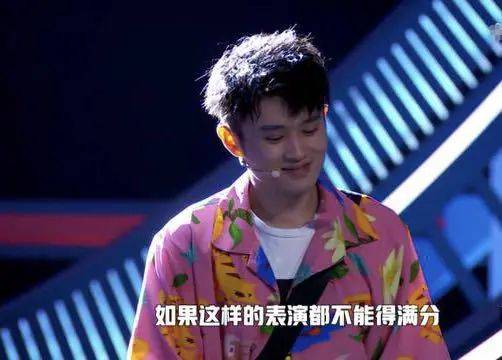 他说“很少有明星，拿自己的粉丝当朋友”，后