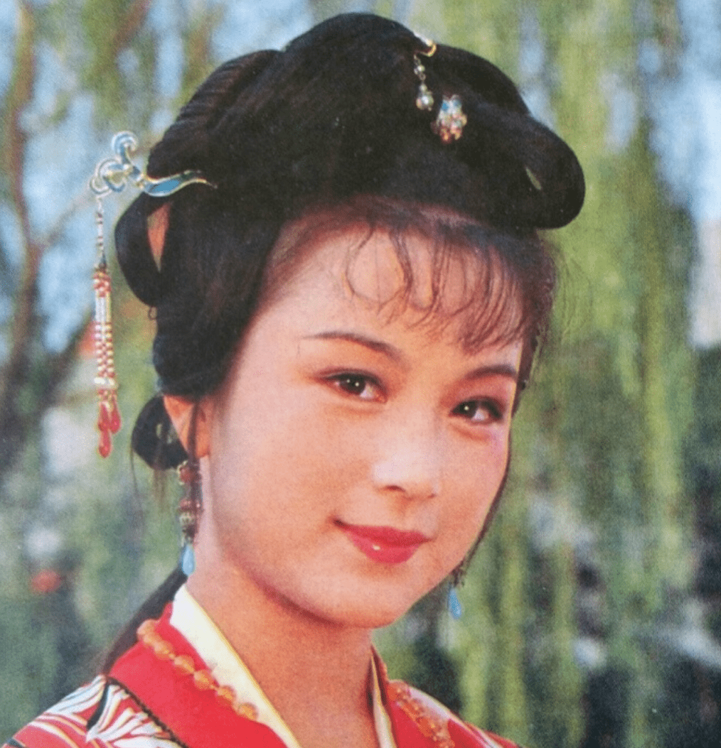 史湘云|史湘云特意嘱咐薛宝琴，毫无芥蒂的一句话，道出不敢说的真相