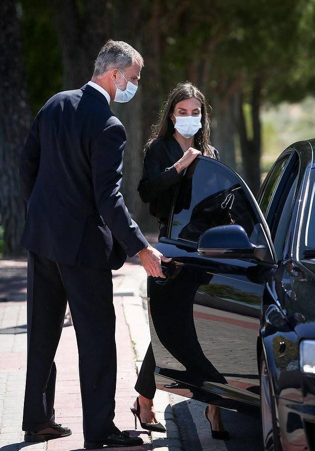 葬礼|西班牙王后穿一身黑色参加葬礼气质绝!和国王不忘眉目传情撒狗粮