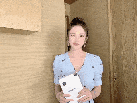 身材|唐艺昕产后首复工，身材恢复苗条，样子却变化太大让人认不出来