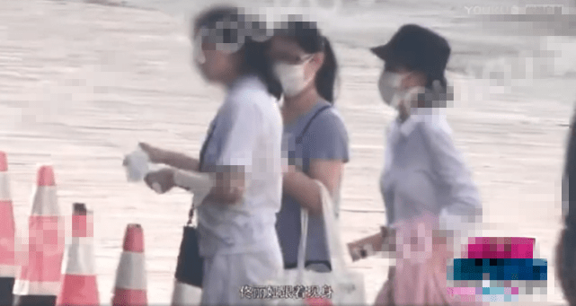 佟丽娅带儿子出行零互动,4岁朵朵超独立
