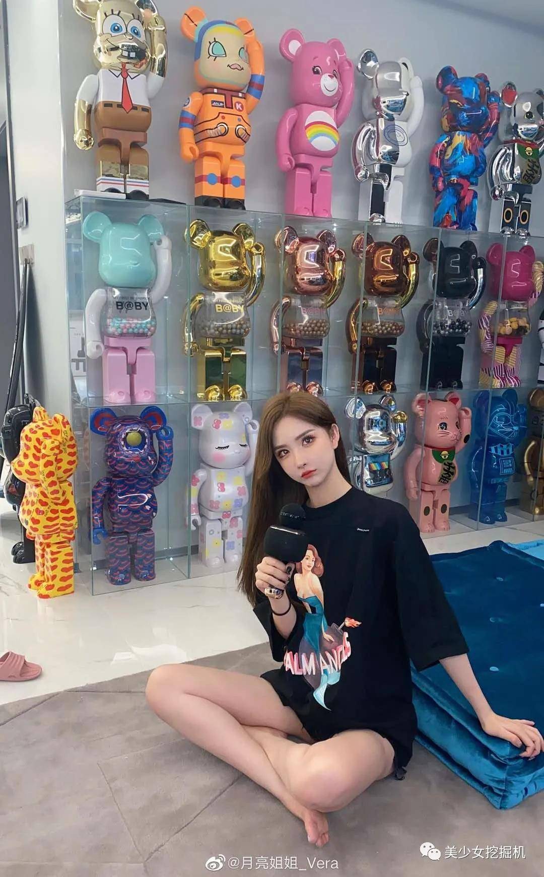 李佳琦|李佳琦年收入输给这个20岁的蛇精脸？她是卖烂脸面膜的骗子啊！