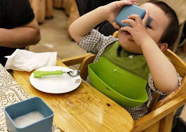 幼儿|儿科护士却感到不对劲，幸好发现得及时2岁孩子白白胖胖很可爱