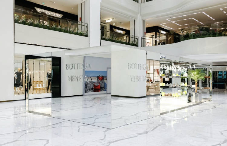 Bottega|“人间种草机”童瑶，手里的包包太飒了！