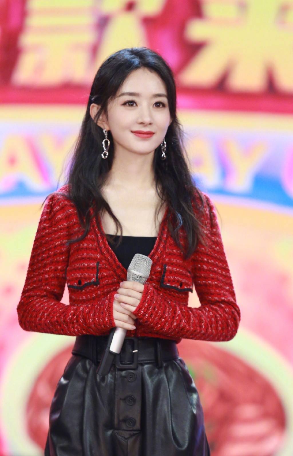 赵丽颖当了妈真有女人味!初秋时装穿出法式风情,身材纤瘦似18
