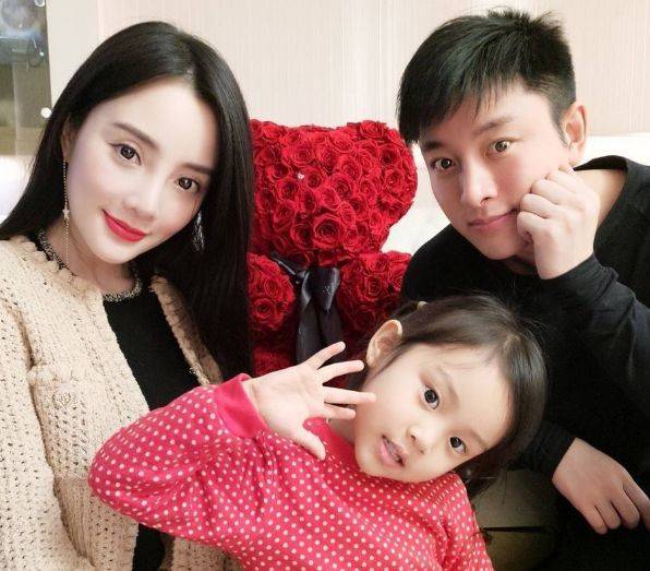 李小璐晒甜馨“张飞妆”,简直就是翻版贾乃亮