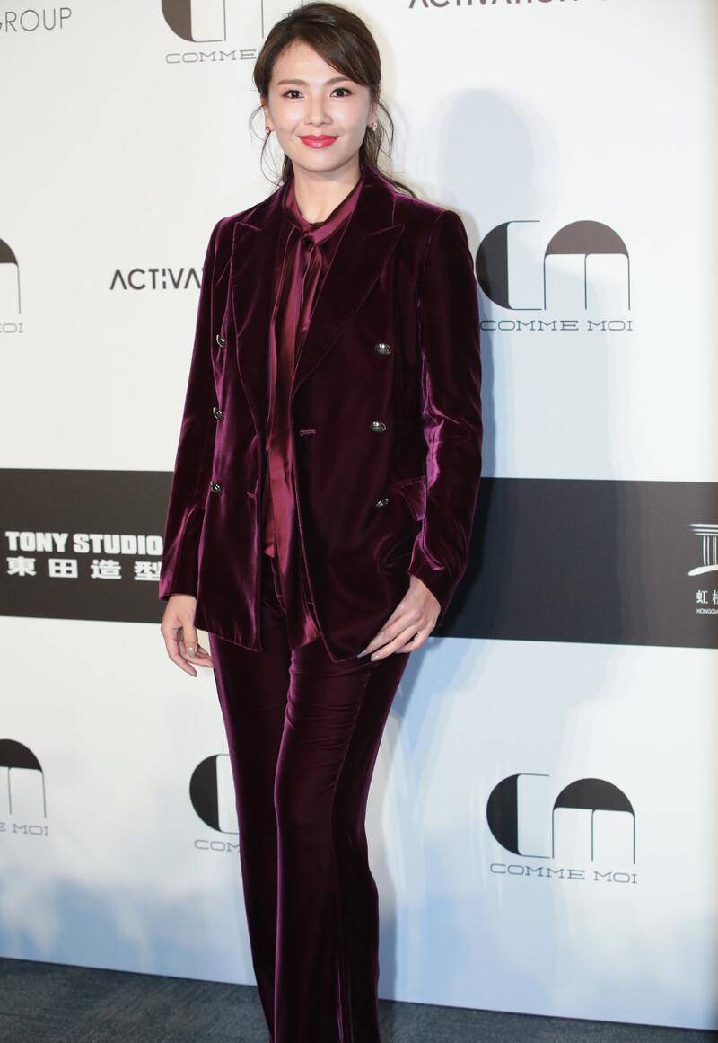 刘涛|刘涛和高圆圆罕见同框，同穿黑色裤子，却美出了不一样的效果