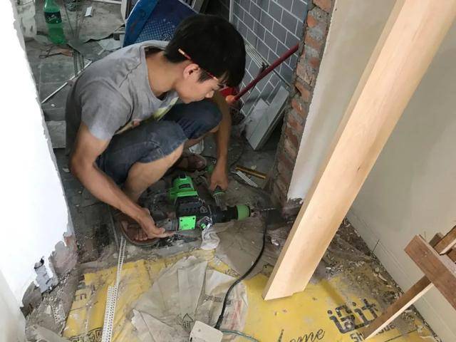 木地板|先铺木地板，还是先装衣柜？顺序没搞对，住上几年要后悔！