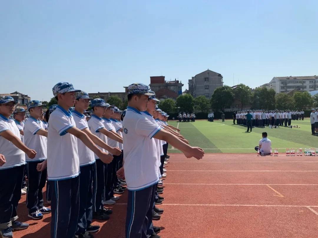 飞翔吧,少年 ——文通中学初二Ⅰ部深入开展学生军训活动