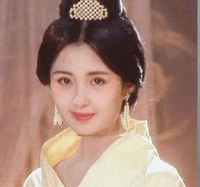 杨童舒|明明跟郭碧婷共用一张脸，她怎么就是恶毒女配的下场？