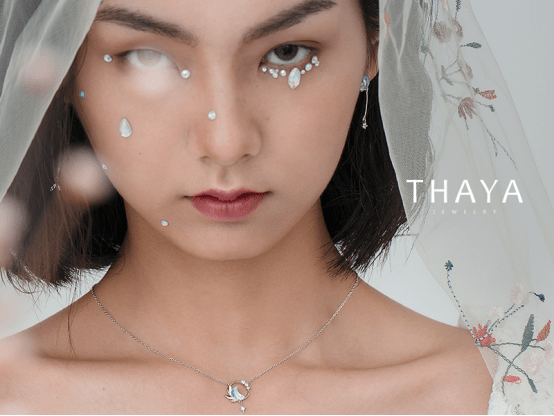 女性|花芽拍了拍你,并说:你爱自己的样子真的很美