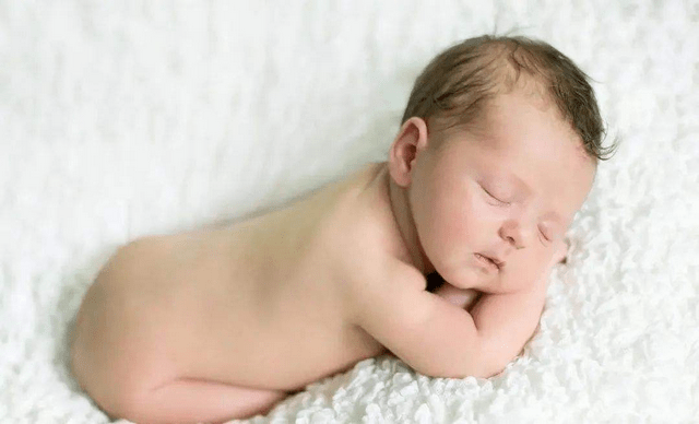 宝宝|不愿意自己躺，后悔生小孩了，我该怎么办？宝宝要一直躺着