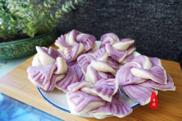 风车|蒸出来的花式馒头，像个风车又像是一朵花用一个紫薯