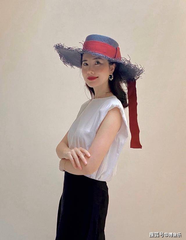 性感|董花花张大奕穿搭大pk,素雅和性感,两人自夸方式大不同!