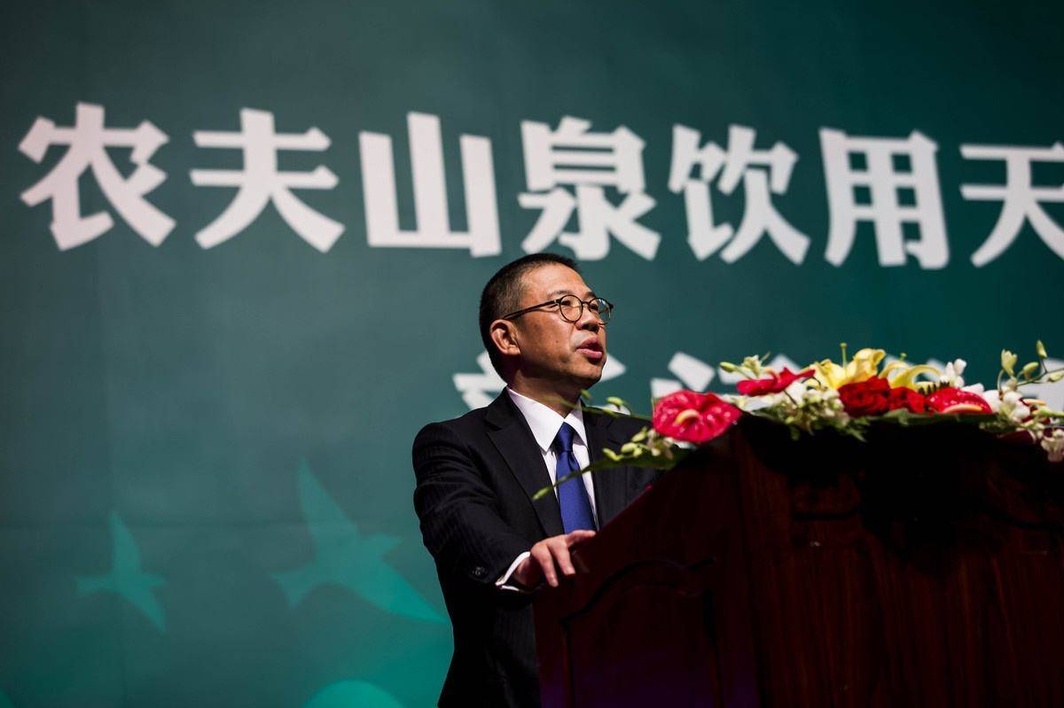 新品|不是喜剧：半小时中国首富，农夫山泉，凭什么？