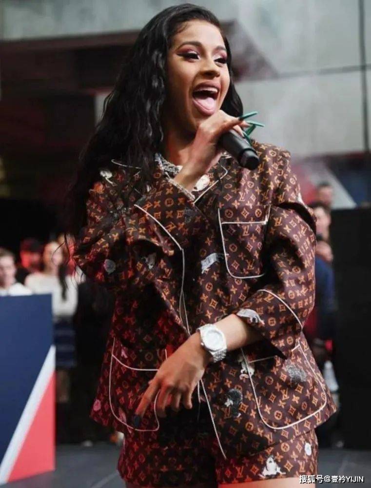 来源|不会打鸣的脱衣舞娘不是好Rapper!卡老师的入党申请书我们已经收到了,Skrr~