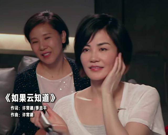 王菲挑染金发显叛逆,与马云同场朴素造型遮不住气场