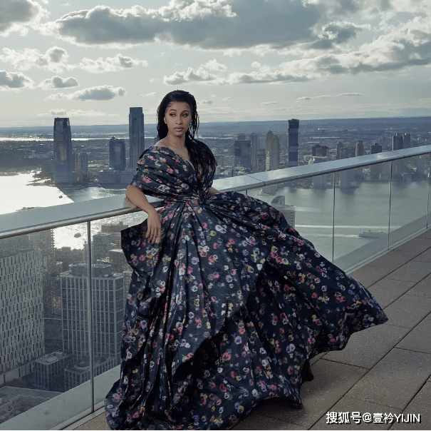 来源|不会打鸣的脱衣舞娘不是好Rapper!卡老师的入党申请书我们已经收到了,Skrr~