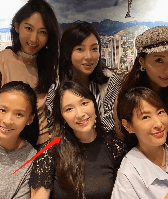 状态|小S状态回升，脸部瘦下来不再“浮肿”，看起来有些疲惫