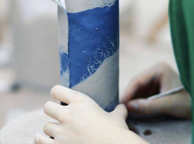 小动作|张大奕四个小动作，秒变大长腿，董花花做陶艺，一副岁月静好模样