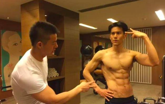 快速练出八块腹肌动作 ac4f8e19093b46848ace2812e86c2897.jpeg