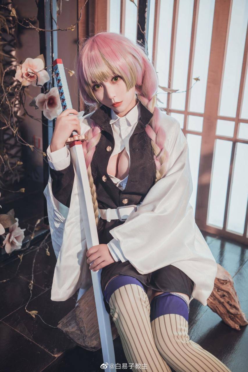 鬼灭之刃恋柱cosplay 恋柱全彩本子资源