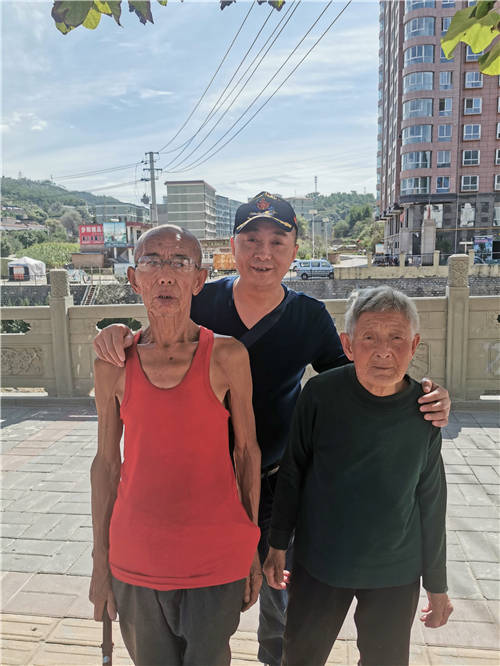 野战军|军品大王李长东参观羊马河战役遗址