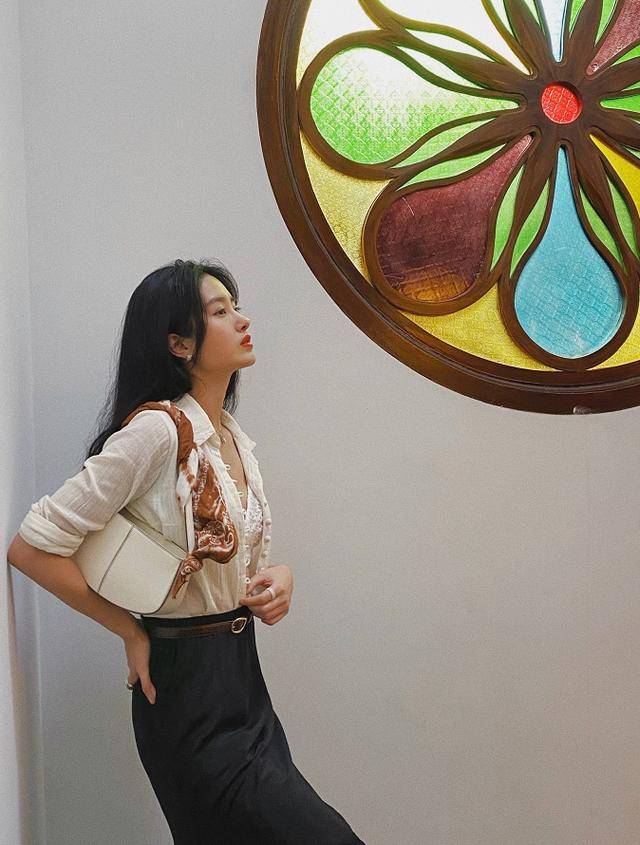 造型|真正会穿的女人,秋天都不会错过这3个“配饰”,看杨幂就知道了