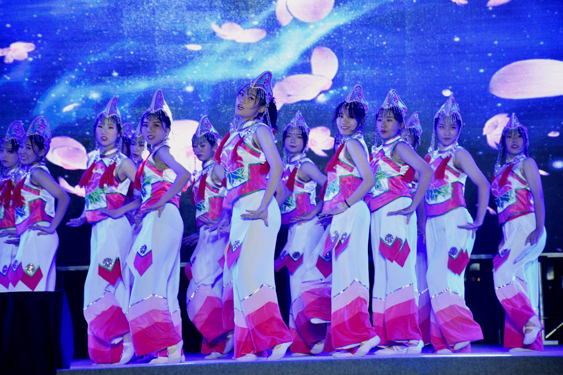 云南省红河州第一中学举行教师节公益专场音乐会