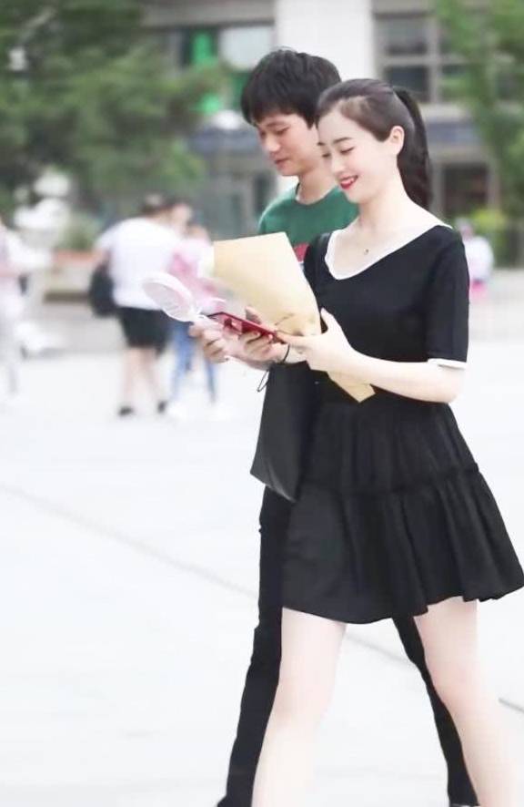穿着|别人家男友穿“彪马”，女友穿T字鞋一起贼搭，不愧是有钱的CP