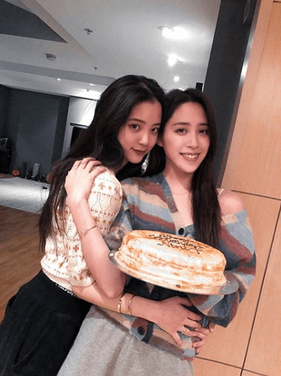 评价|原创欧阳妮妮新戏开播遭抵制，受访谈网络暴力：如果很在意就自杀了