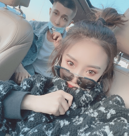 原创网红宏楠触碰高压电不幸离世，女友晒出单人婚纱照，看了好心酸
