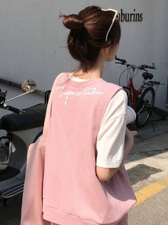 女生穿的小背心叫什么 911ff733e28a4f2588afbfdd10a29354.jpeg