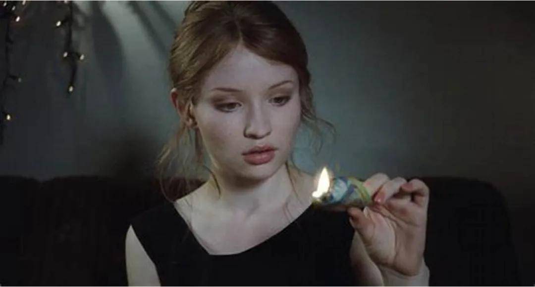 洋娃娃|澳洲版周迅、高级厌世脸2.0，被这未被发掘的美貌宝藏炸出来了