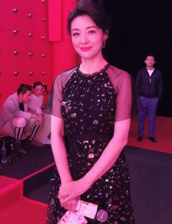 形象|52岁周涛不愧是“不老女神”！看了她生图模样，才懂赵雅芝不算啥