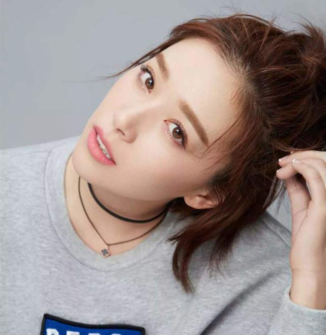 明星|张馨予发博晒美食，呼吁对女演员胖瘦不要太苛刻，你怎么看？