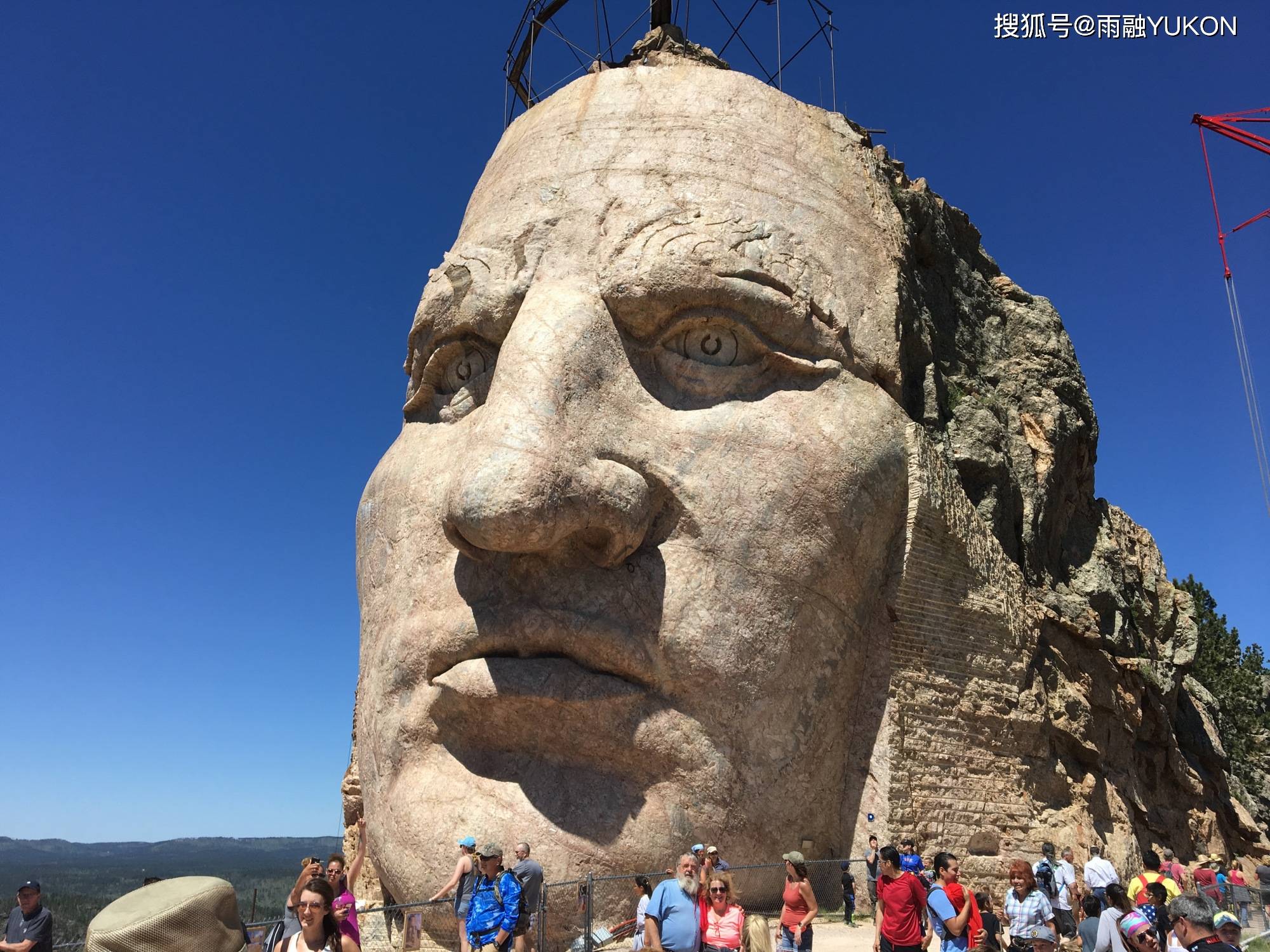 建在美国的反美雕像凿山修建已72年或将成未来全球第二高雕像