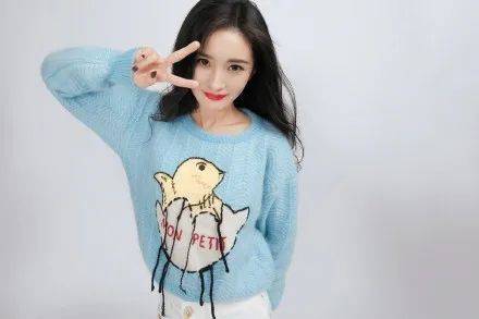 片场|原创杨幂生日被热巴抢风头，仅6位明星送祝福，陈法蓉跑错片场最尴尬