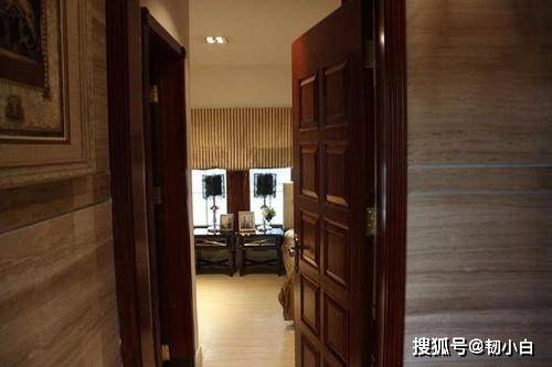 宝鸡汉庭酒店深夜房门“打开” 酒店：门锁坏了