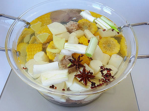 玉米猪骨|比牛羊肉温和，9元1斤每个人都吃得起！秋天要多吃这肉