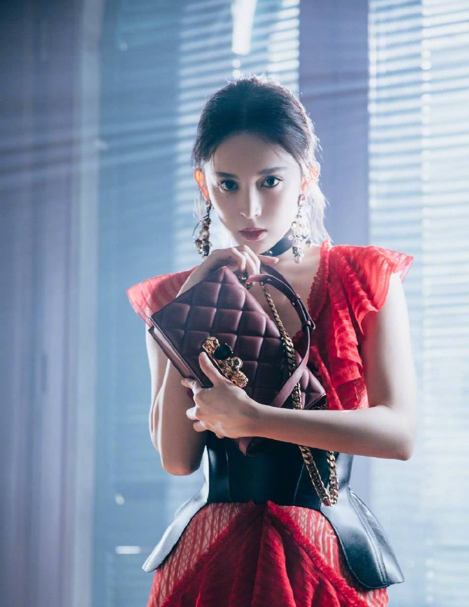 身材|古力娜扎真叫人服气！“排骨”身材加上神颜，宛如仙女般美艳