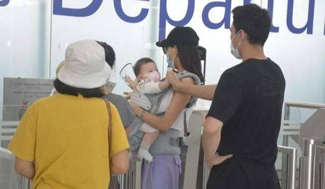 五官|原创赌王1岁孙女正脸照曝光，五官神韵像极三太，前儿媳疑刻意高调