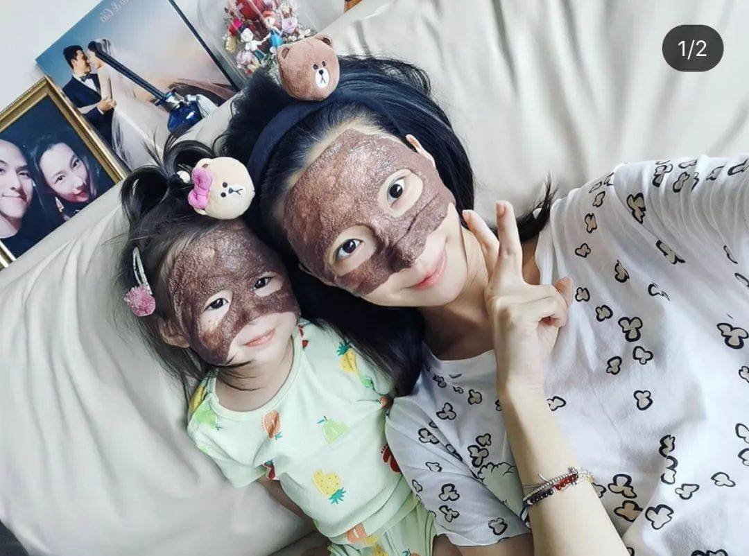 五官|原创赌王1岁孙女正脸照曝光，五官神韵像极三太，前儿媳疑刻意高调