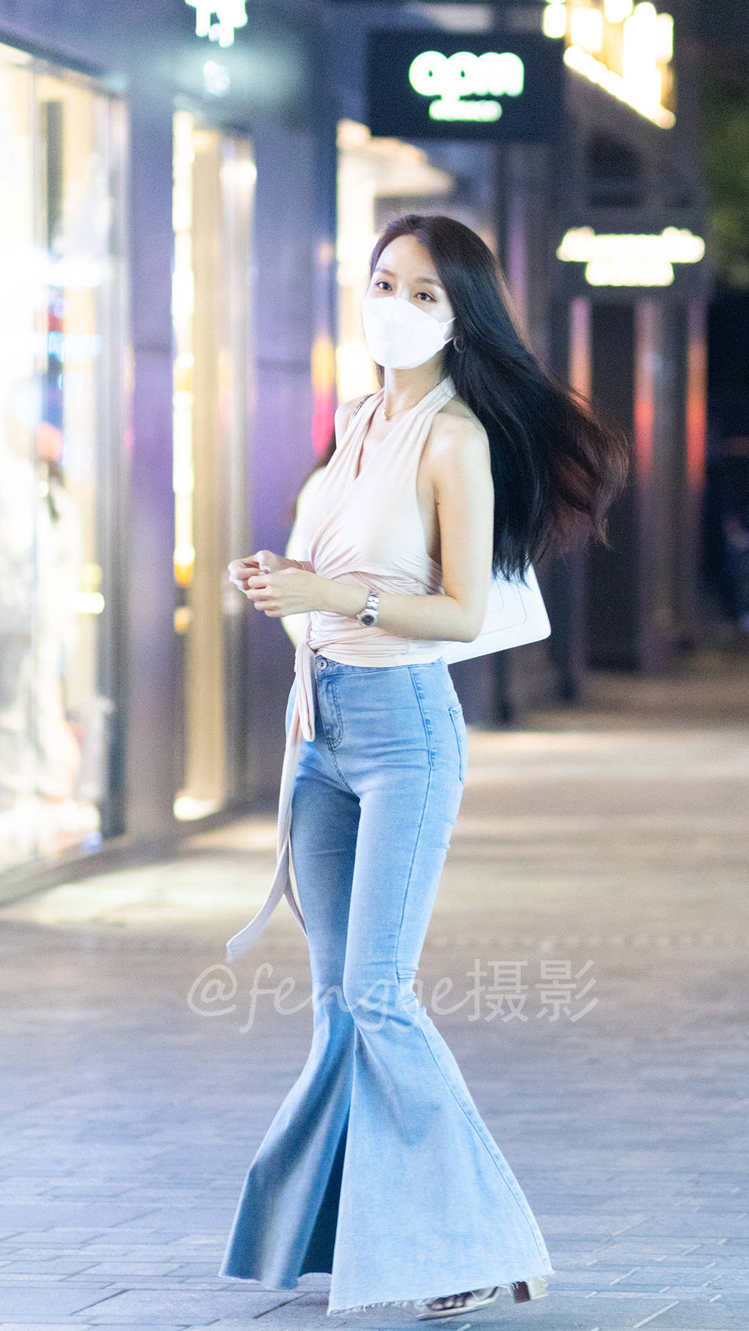 造型|喇叭裤与高跟鞋真是绝配，美院也有会穿搭的漂亮的小姐姐！