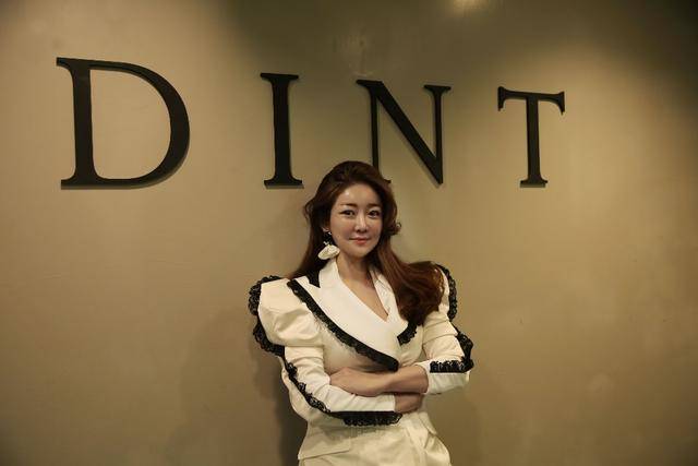 设计|高端时装品牌DINT，个性设计展现女性自然之美